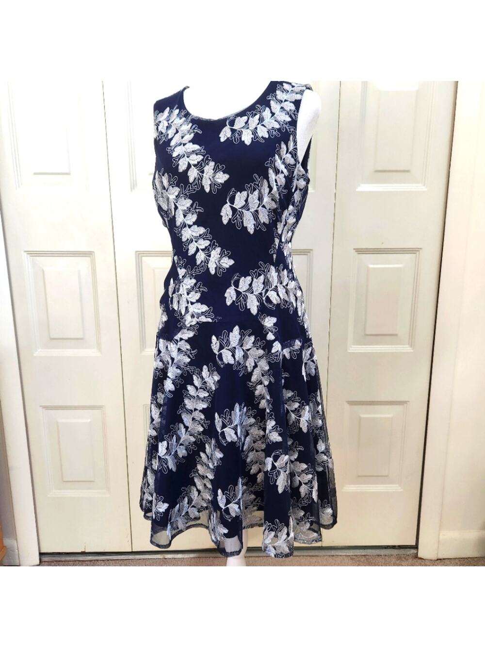 Tommy Hilfiger Dress Navy Blue Floral Sleeveless Lined knee Prom Party Size 6